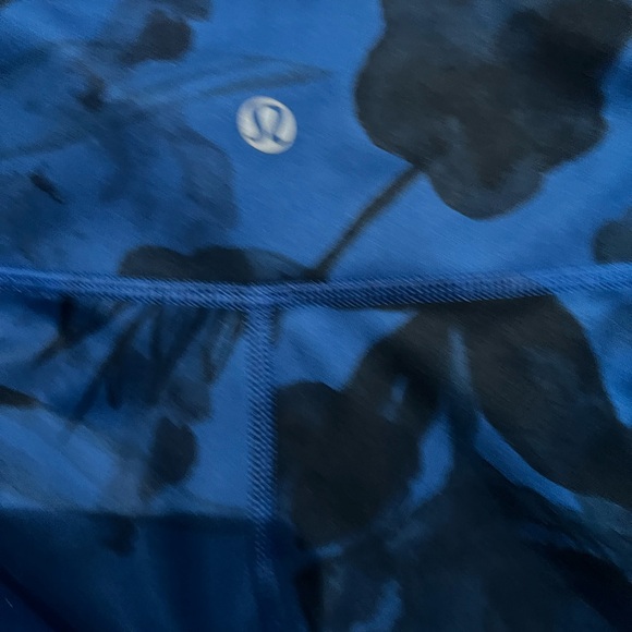 lululemon athletica Blue and Black Floral Patterned Leggings Size 4 Like New - Picture 2 of 3
